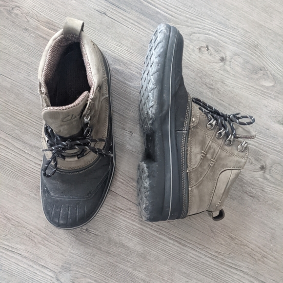 Clark’s duck boots - Picture 2 of 5